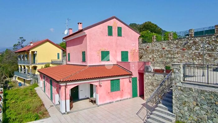 Appartamento quadrilocale in vendita in Via Vilmar, Vezzi Portio