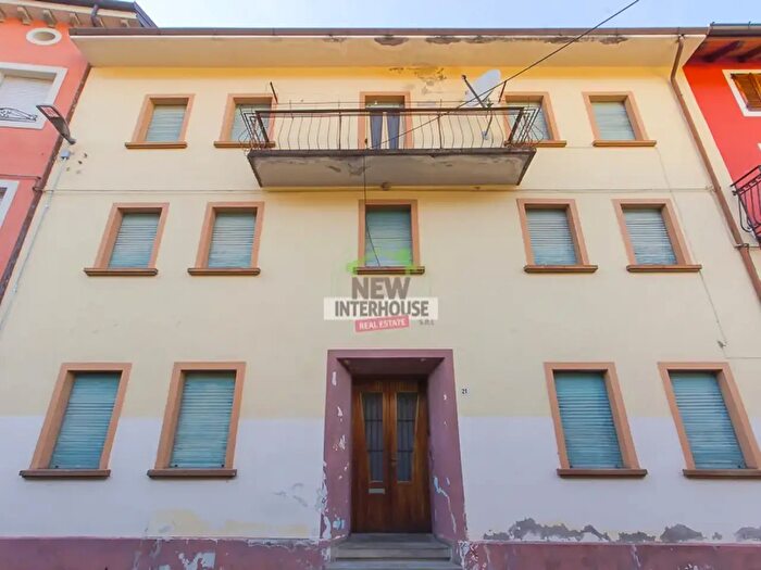 Appartamento con 9 locali in vendita in Via G Gortani, Paularo