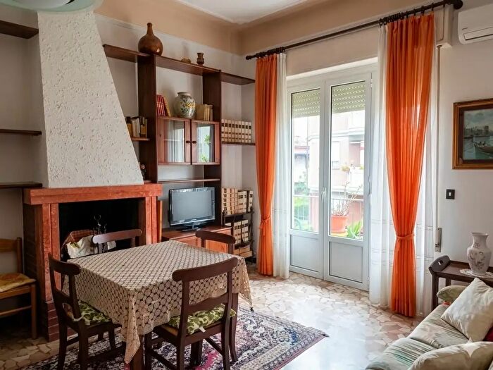 Appartamento con 5 locali in vendita in Massa