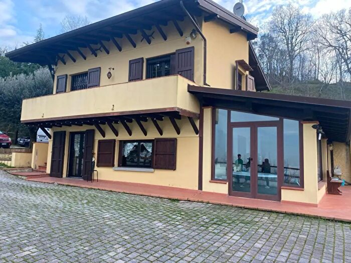 Casa in vendita in Via Tomassini, Borghi