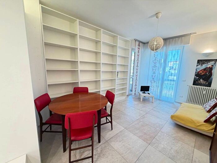 Appartamento trilocale in affitto in Via Crescenzago, Quartiere Feltre, Milano