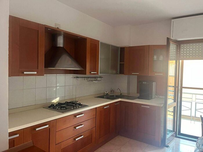 Appartamento quadrilocale in affitto in Viale Crotone, Catanzaro Lido, Catanzaro