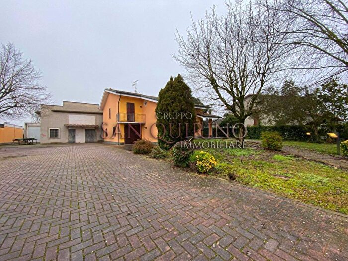 Casa con 6 locali in affitto in Via San Giovanni, San Giovanni del Dosso