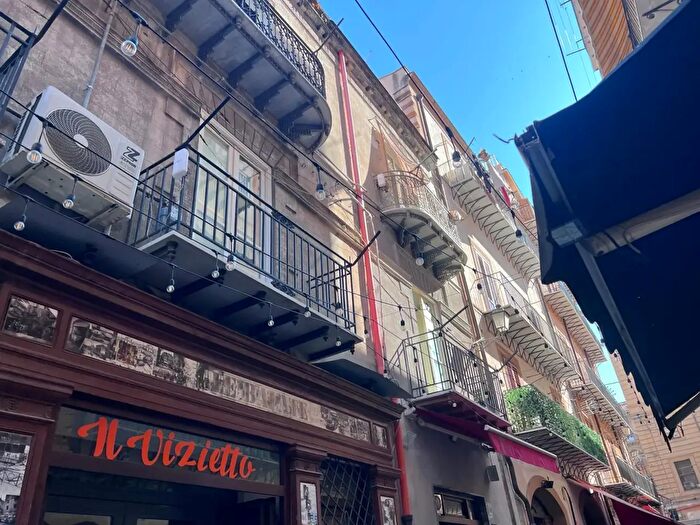 Appartamento bilocale in vendita in Via dei Frangiai, Palermo