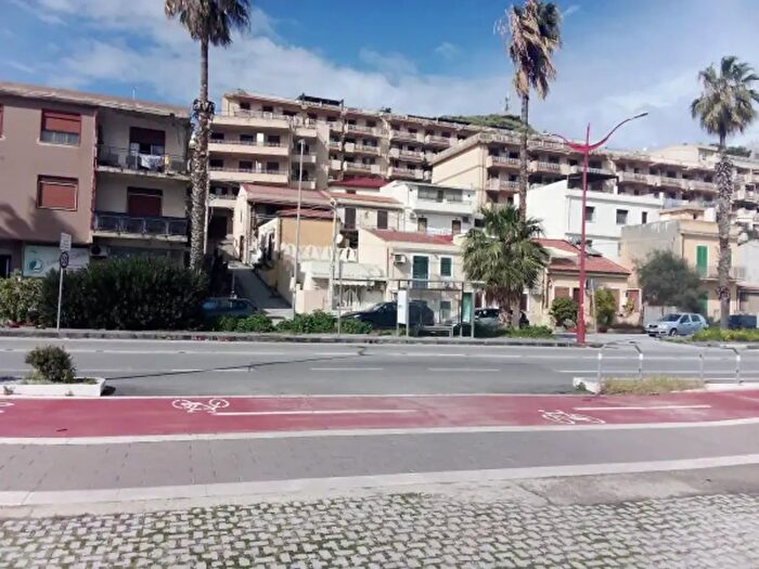 Appartamento trilocale in vendita in Via Consolare Pompea, Messina