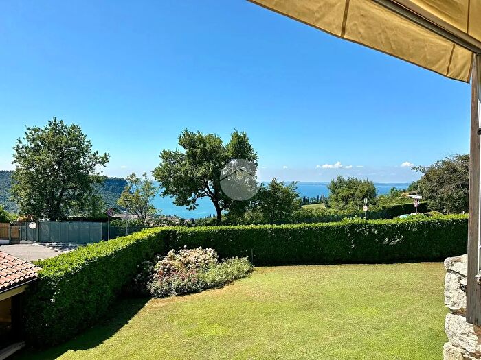 Appartamento con 5 locali in vendita in Via Ghiandare, Costermano