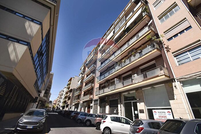Appartamento con 7 locali in affitto in Via Milano, Catania