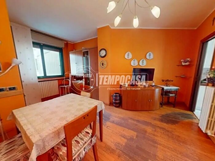Appartamento trilocale in vendita in Via CB Cavour, Cesano Maderno