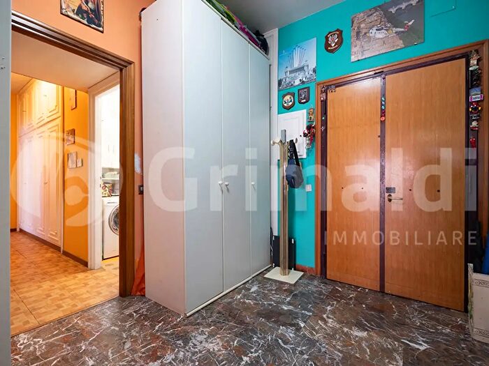 Appartamento trilocale in vendita in Via Cutigliano, Roma