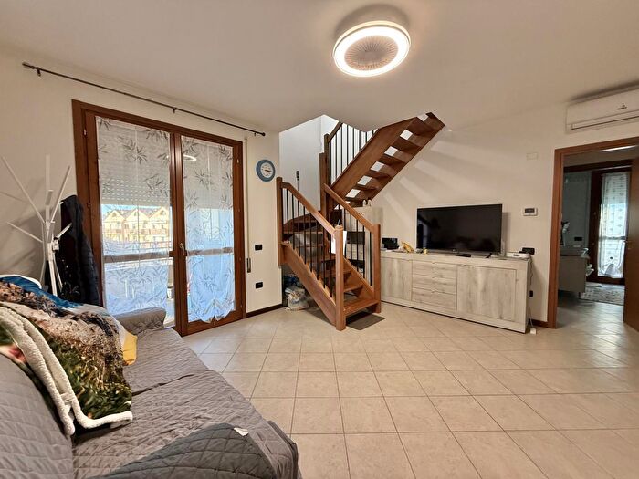 Appartamento con 5 locali in vendita in Viale della Libertà, Solesino