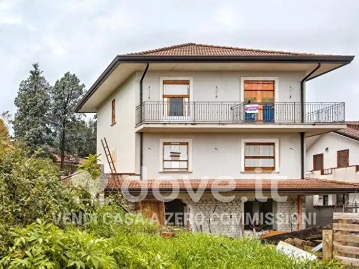 Casa con 6 locali in vendita in Via del Castagno Snc, Ceccano