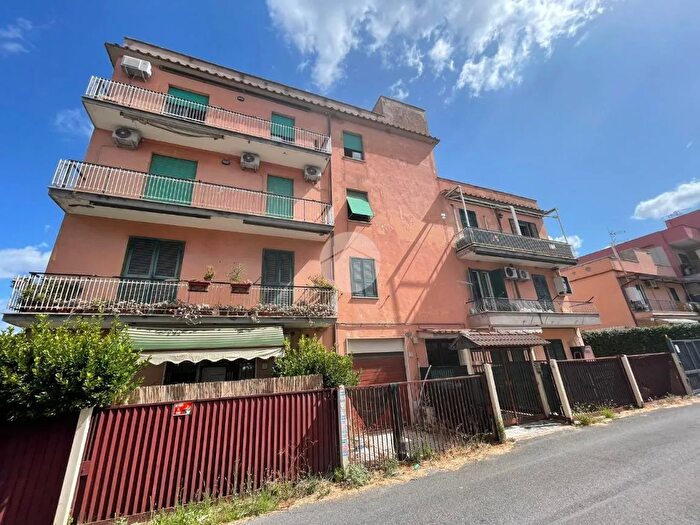 Appartamento bilocale in vendita in Via Consani, Roma