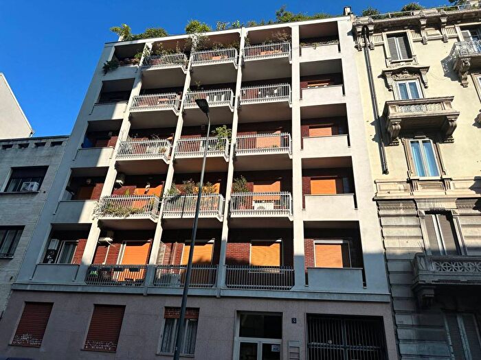 Appartamento quadrilocale in affitto in Via Soperga, Centrale, Milano