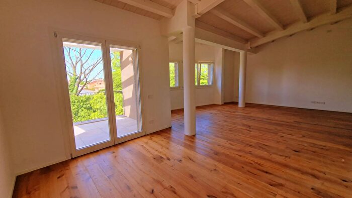 Appartamento quadrilocale in vendita in Treviso Viale Luzzatti, Treviso