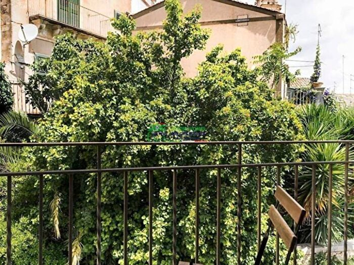 Casa quadrilocale in affitto in Via Maria Paterno Arezzo, Ibla, Ragusa
