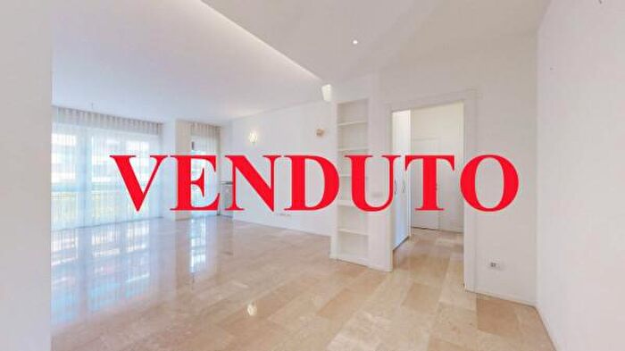 Appartamento trilocale in vendita in Viale Lombardia, Milano