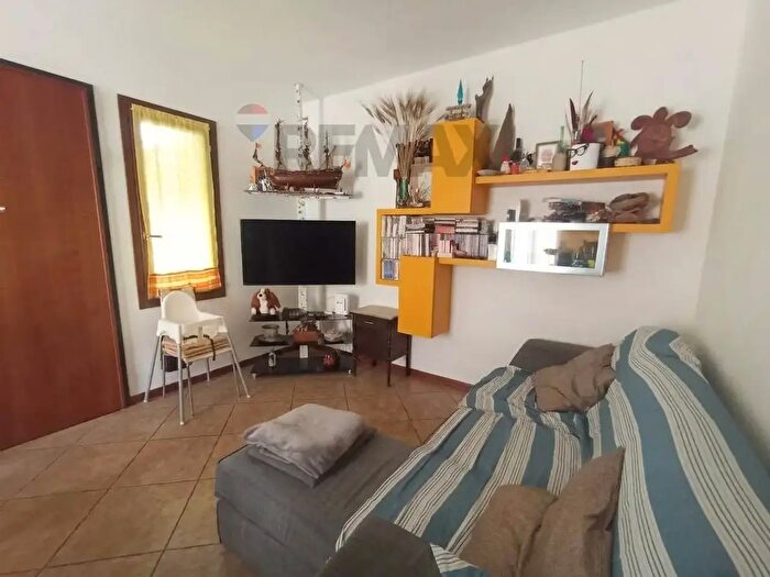 Casa con 6 locali in vendita in Uzzano