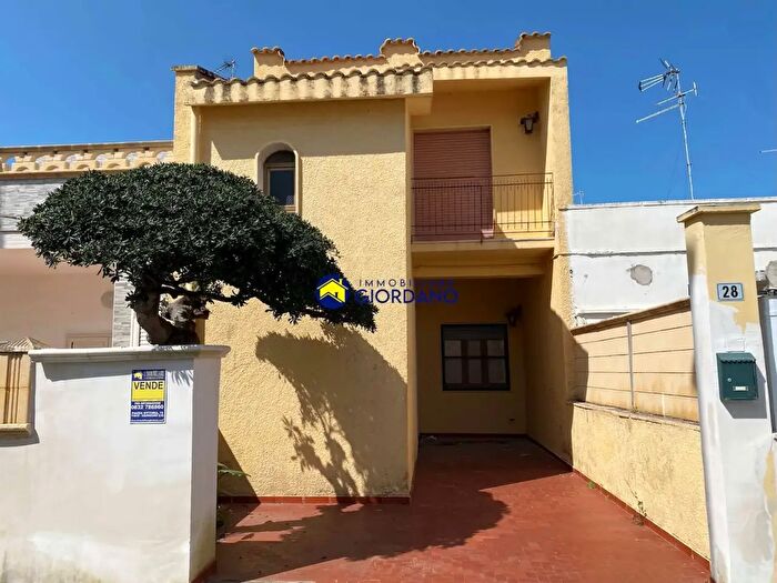 Casa con 9 locali in vendita in Via dell'Anguilla, Squinzano