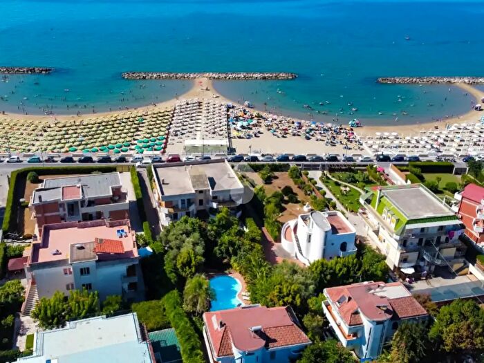 Casa con 6 locali in vendita in Via Lungomare Città di Ferrara, Formia