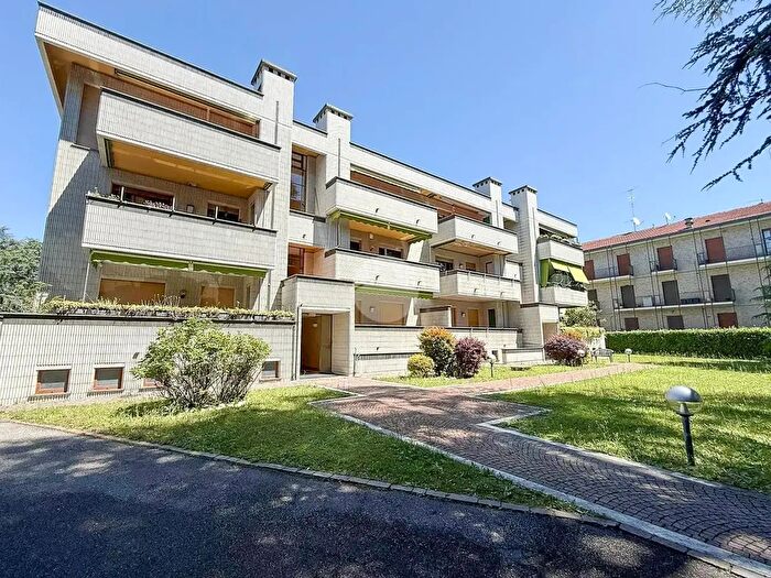 Appartamento trilocale in vendita in Viale dei Fiori, Cusano Milanino