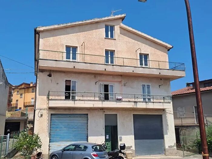 Casa con 14 locali in vendita in Via Provinciale, Carunchio
