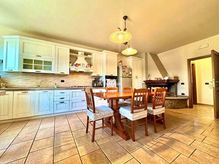 Casa con 5 locali in vendita in Nespolo, Pistoia