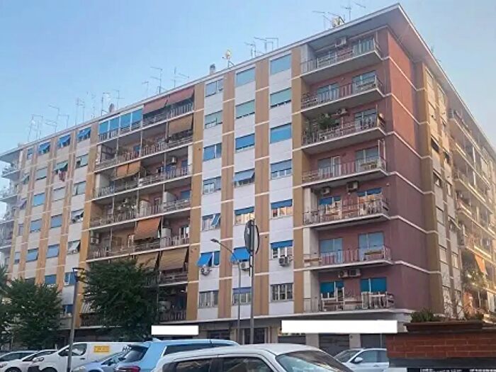 Appartamento trilocale in vendita in Viale della Stazione Prenestina, Roma