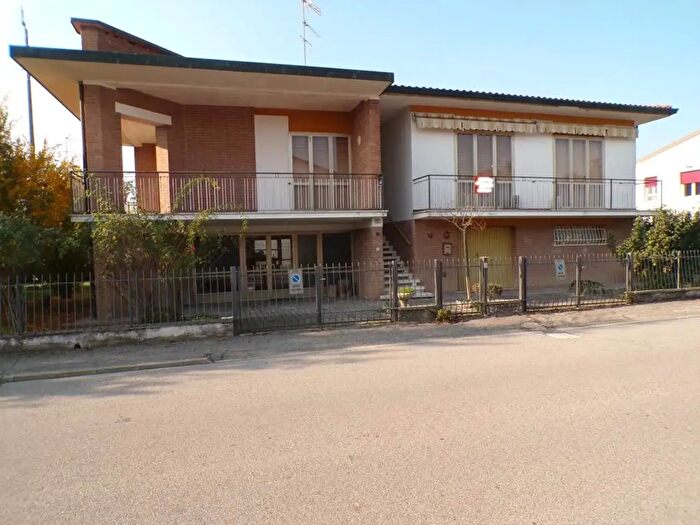 Casa con 6 locali in vendita in Via Gramsci, Ostellato