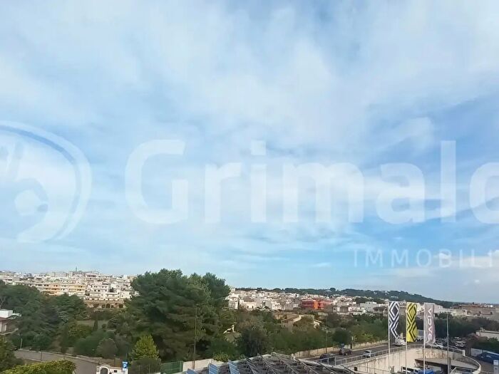 Appartamento quadrilocale in vendita in Via Carlo Magno, Casarano
