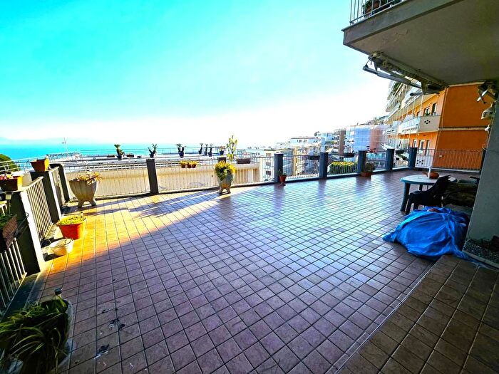 Appartamento quadrilocale in vendita in Via Scipione Capece Napoli, Napoli