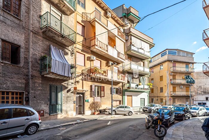 Appartamento quadrilocale in vendita in Via Michele Fanara, Palermo