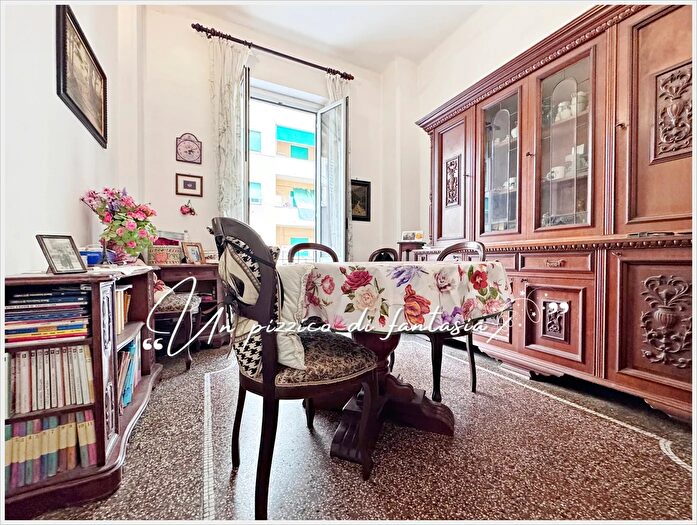 Appartamento con 6 locali in vendita in Via Torti, Genova