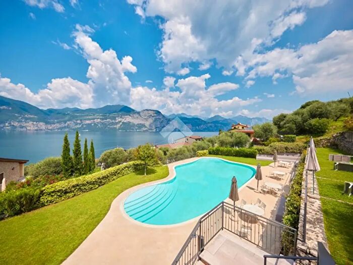 Appartamento trilocale in vendita in Via Tommaso Marani, Brenzone