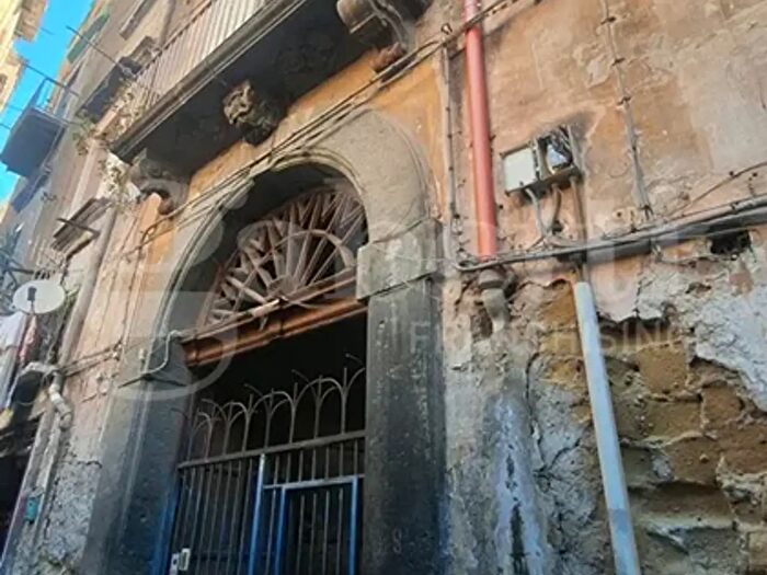 Appartamento bilocale in vendita in Vico Pace ai Tribunali, Napoli