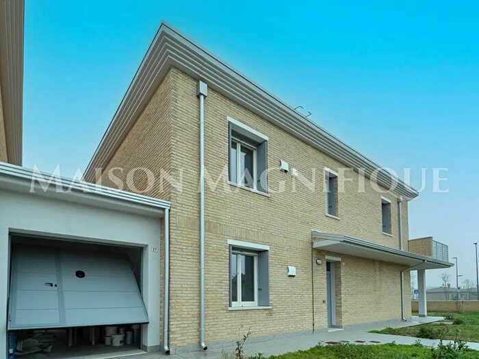 Casa quadrilocale in vendita in Via Alberto Manzi, Copparo