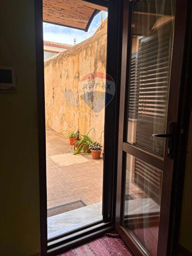 Appartamento con 8 locali in vendita in Via Megara, Augusta