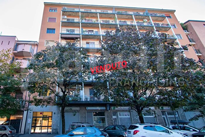 Appartamento bilocale in vendita in Via SantElembardo, Milano