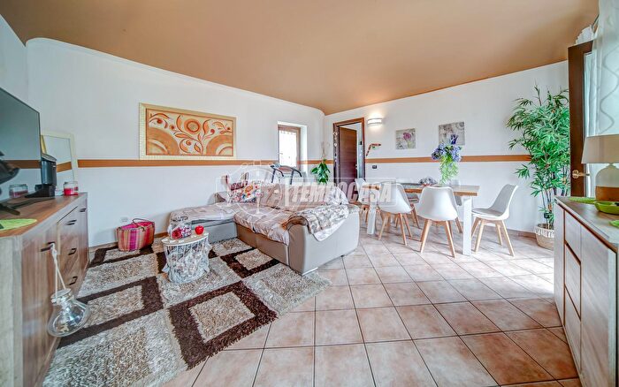 Appartamento trilocale in vendita in Via a E l Zanotti, Borgo Ticino