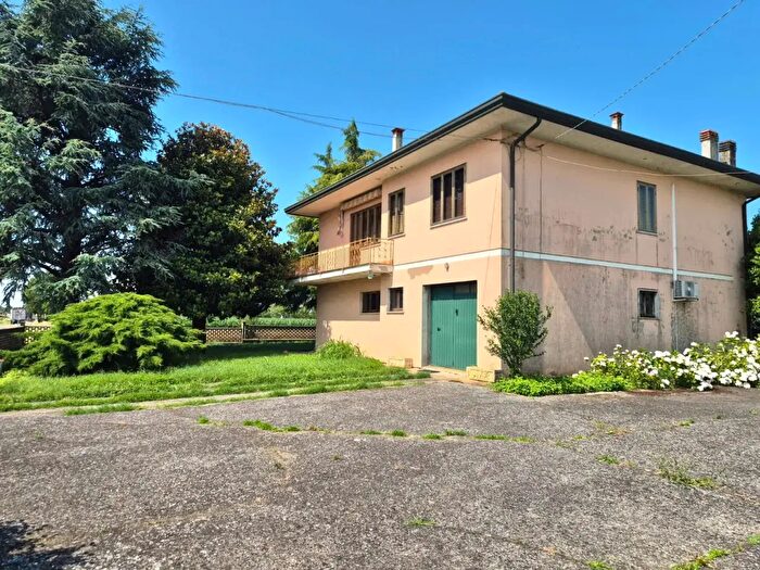 Casa con 5 locali in vendita in Roveredo Di Gua'