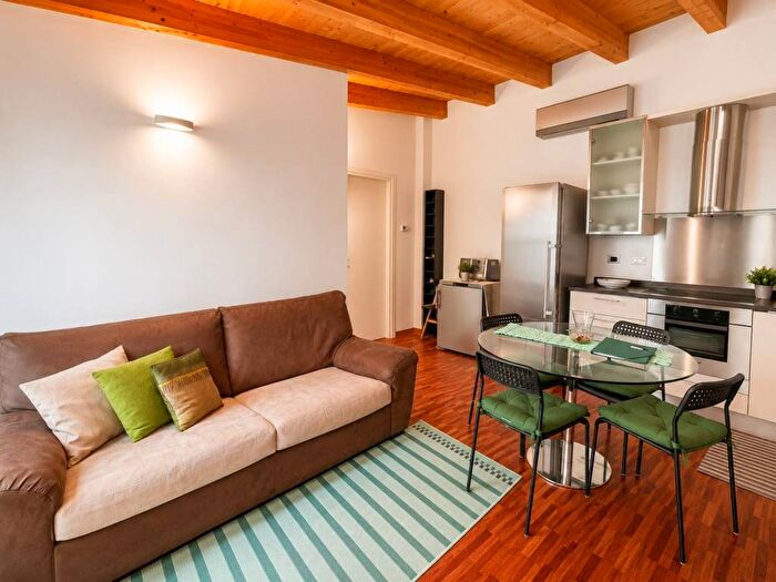 Appartamento trilocale in affitto in Via Enrico Tellini, Cenisio, Milano