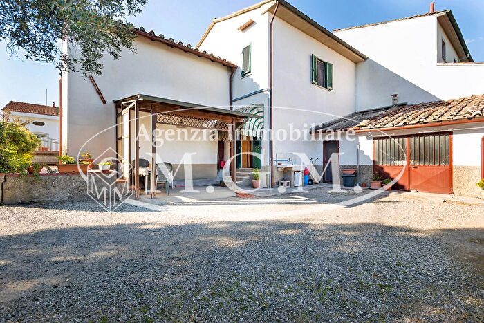 Casa con 5 locali in vendita in Santa Maria A Monte