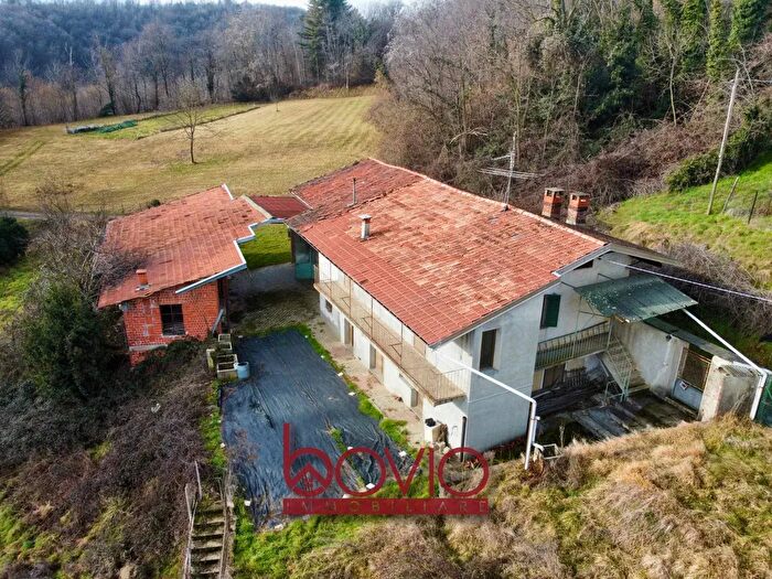 Casa quadrilocale in vendita in Frazione Parogno, Zubiena