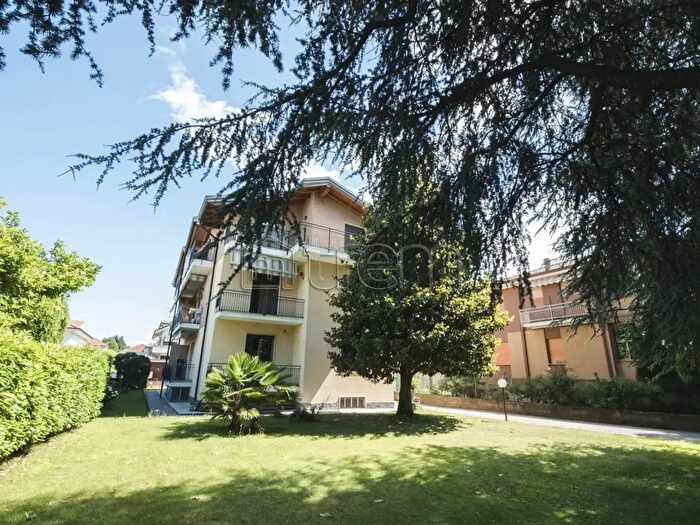 Appartamento trilocale in vendita in Via Pace N, Limbiate