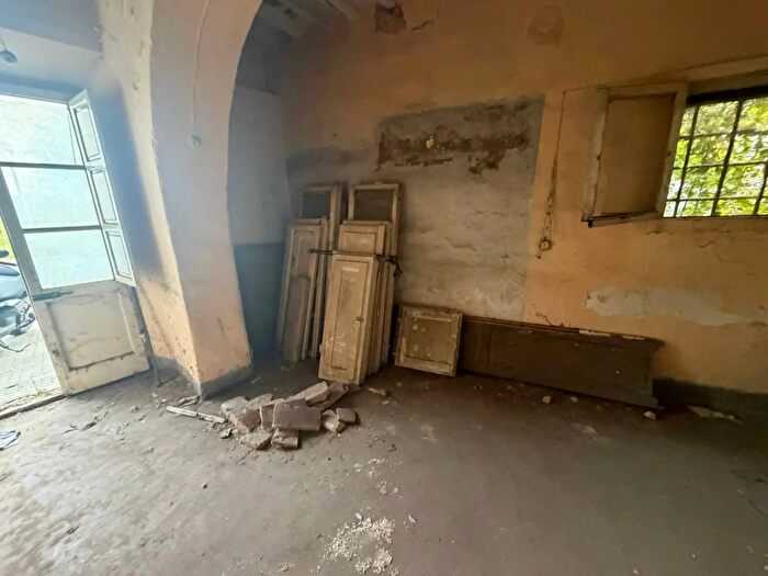 Casa con 10 locali in vendita in Via Toscoromagnola, Cascina