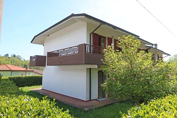 Casa quadrilocale in vendita in Bagnone