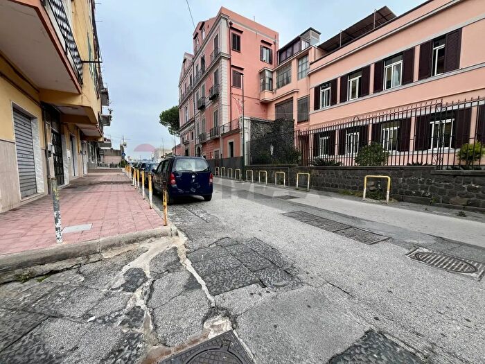 Appartamento trilocale in vendita in Via Principe di Napoli, Napoli