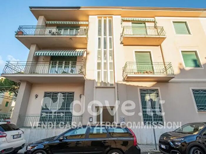 Appartamento con 6 locali in vendita in Via Silvio Pellico, Viareggio