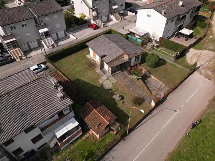 Casa trilocale in vendita in Via Zanella, Malo