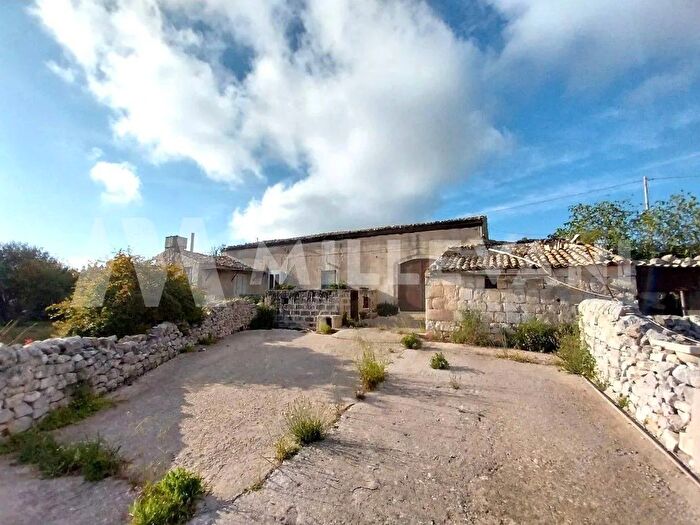 Casa con 10 locali in vendita in Ss, Modica