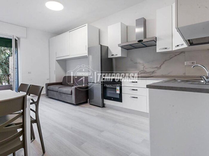 Appartamento monolocale in affitto in Via Lario, Zara, Milano